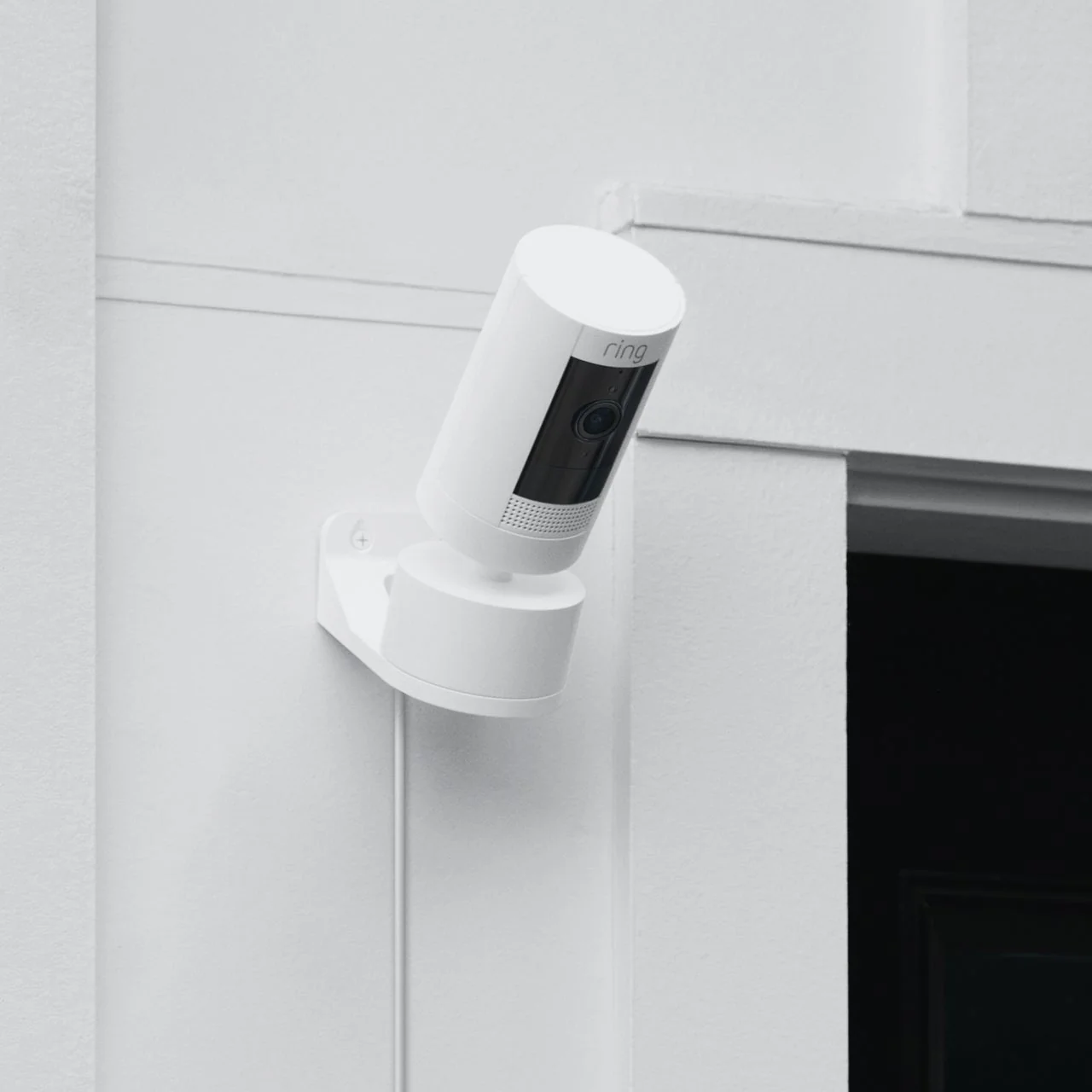 Stick Up Cam Plug-In with Pan-Tilt Mount - Image 12